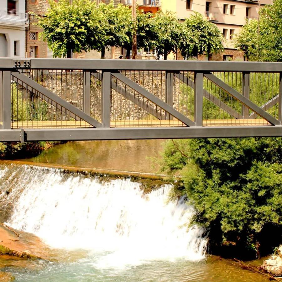 Hostal Fonda Cerdanya La Pobla de Lillet Bagian luar foto